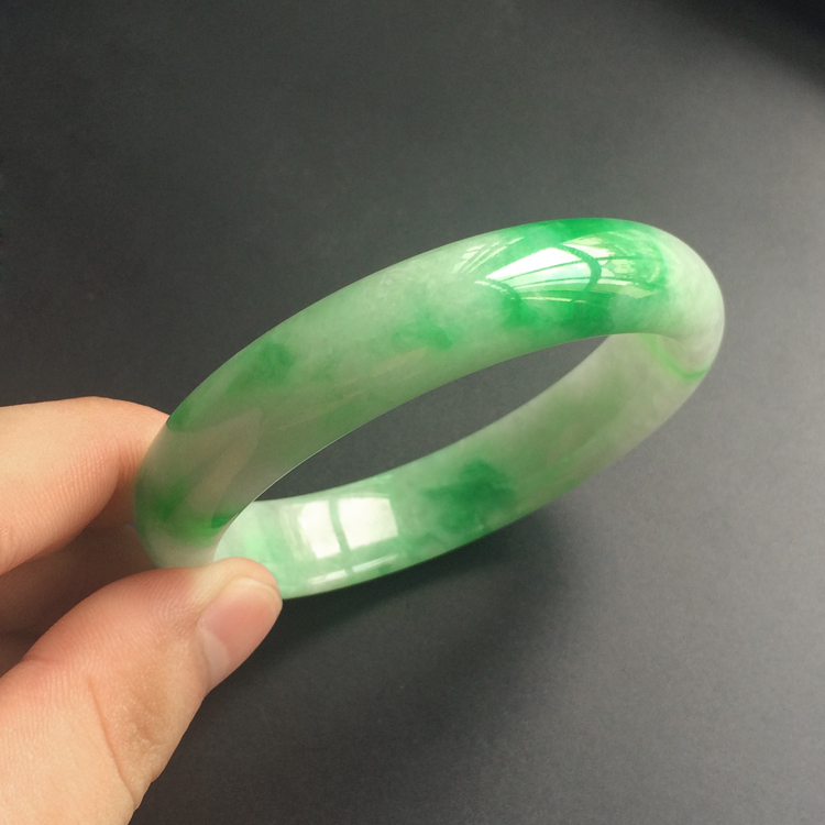 (超值推荐)糯冰种飘阳绿手镯(56.4mm)