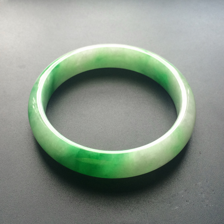 (超值推荐)糯冰种飘阳绿手镯(56.4mm)