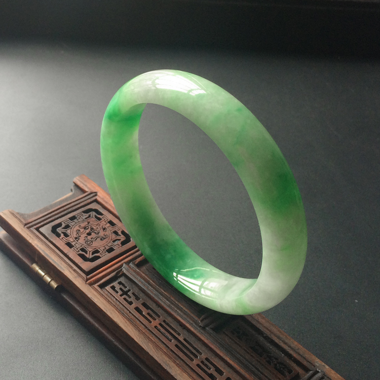 (超值推荐)糯冰种飘阳绿手镯(56.4mm)
