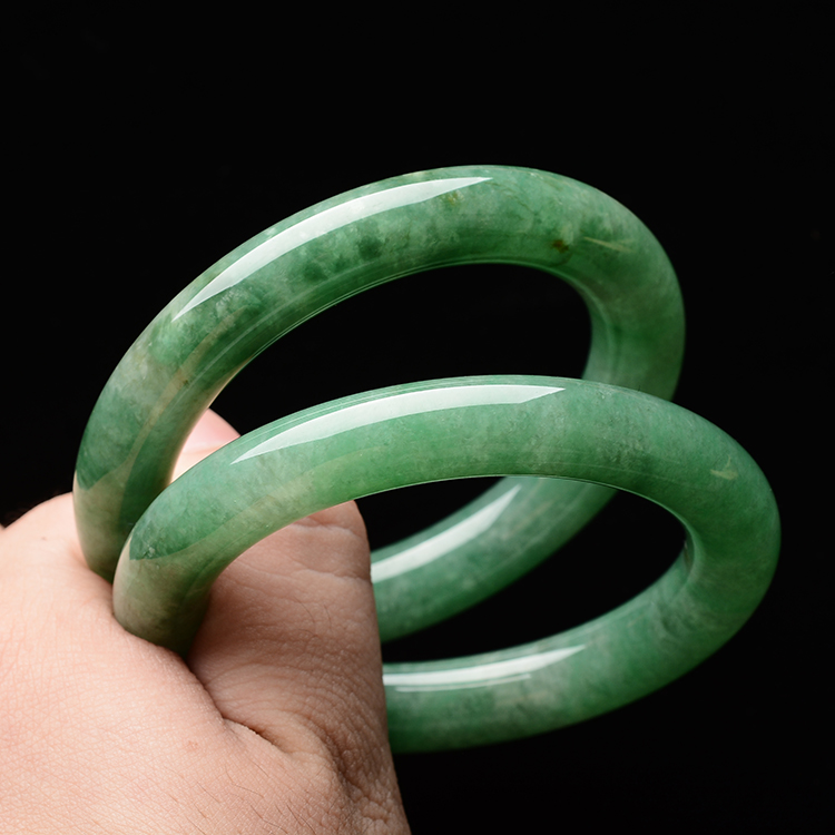(超值推荐)糯冰种晴水飘翠圆条手镯(一对)(55.7mm/55.3mm)