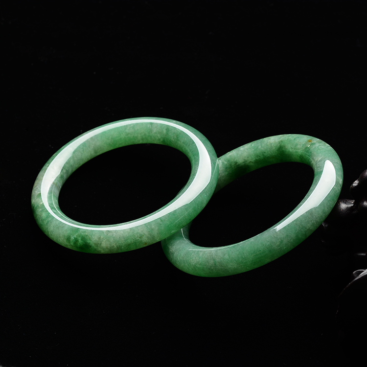 (超值推荐)糯冰种晴水飘翠圆条手镯(一对)(55.7mm/55.3mm)