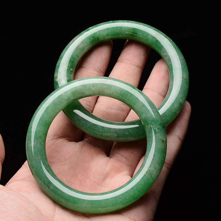 (超值推荐)糯冰种晴水飘翠圆条手镯(一对)(55.7mm/55.3mm)