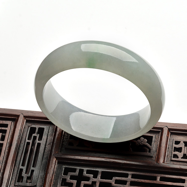 糯冰种晴水略飘翠手镯(59mm)
