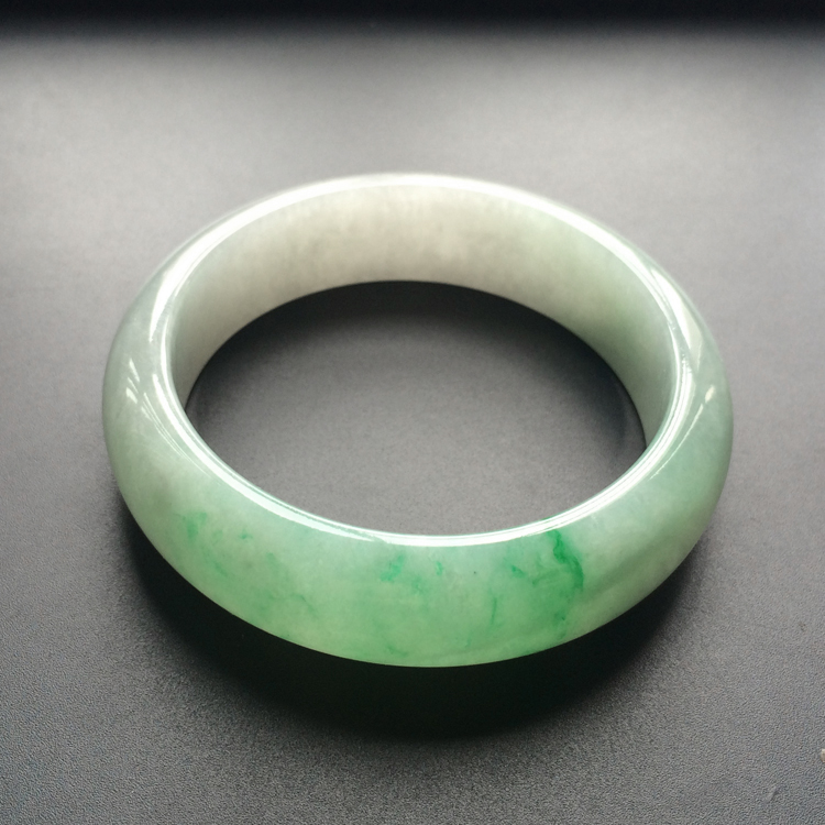 (超值推荐)糯冰种飘翠手镯(58.6mm)