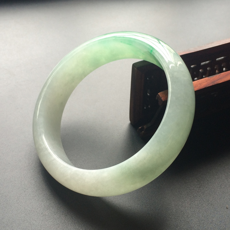 (超值推荐)糯冰种飘翠手镯(58.6mm)