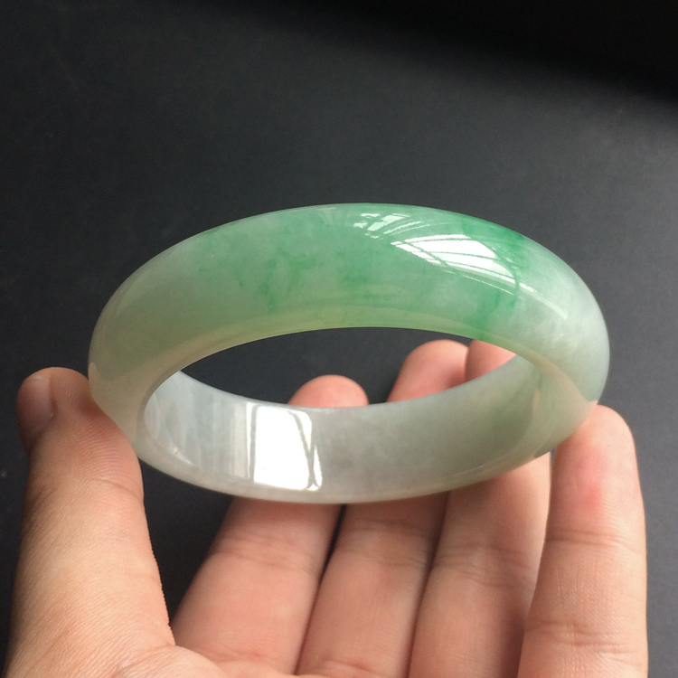 (超值推荐)糯冰种飘翠手镯(58.6mm)