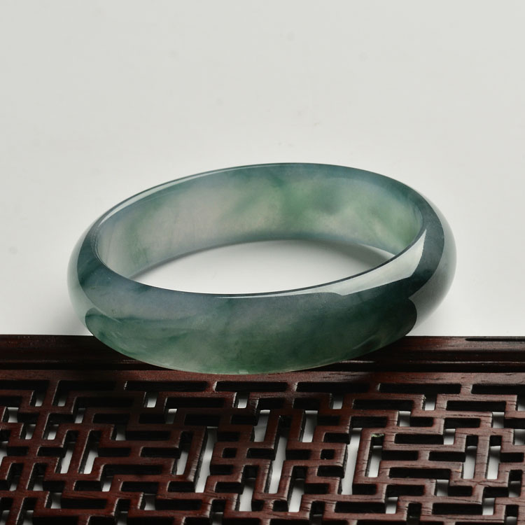 （超值推荐）糯冰种飘花贵妃镯(54mm)