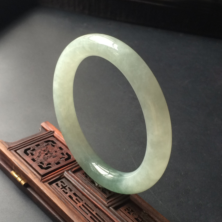 (超值推荐)糯冰种晴水略飘花圆条手镯(56.8mm)