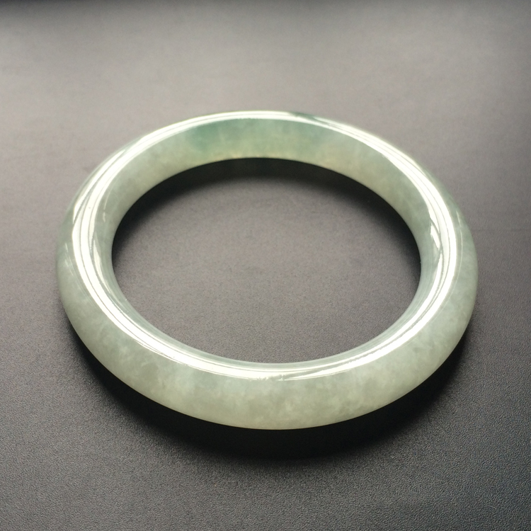 (超值推荐)糯冰种晴水略飘花圆条手镯(56.8mm)