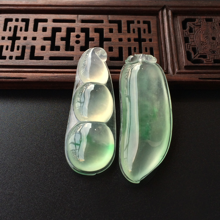 (超值推荐)冰玻种飘绿花四季豆/福瓜挂件(一对)
