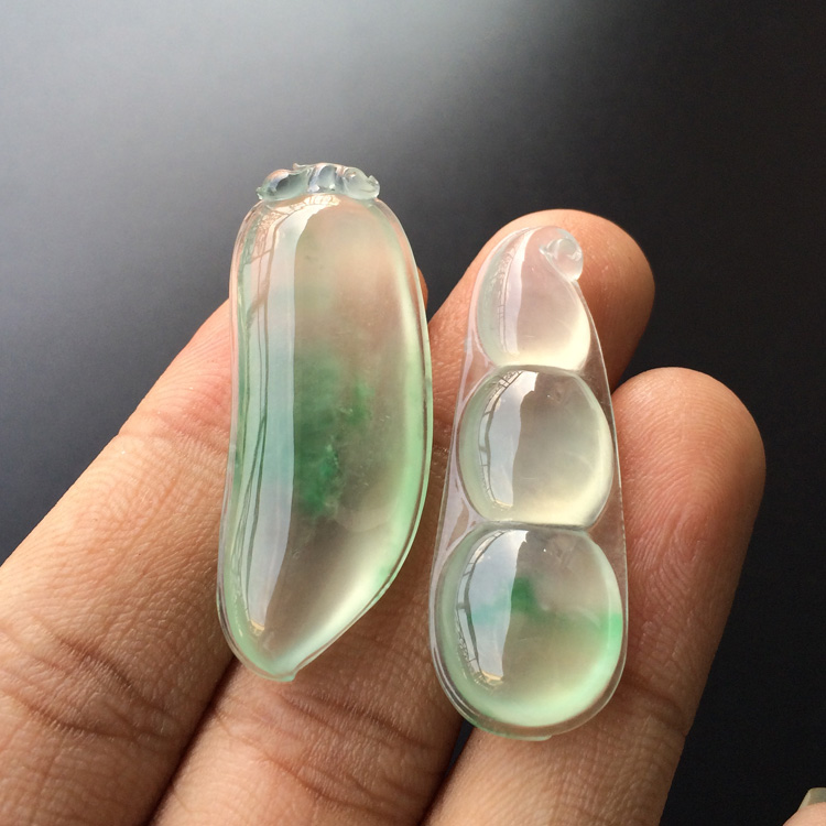 (超值推荐)冰玻种飘绿花四季豆/福瓜挂件(一对)