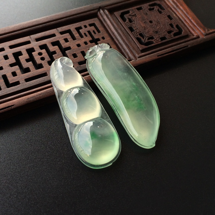 (超值推荐)冰玻种飘绿花四季豆/福瓜挂件(一对)