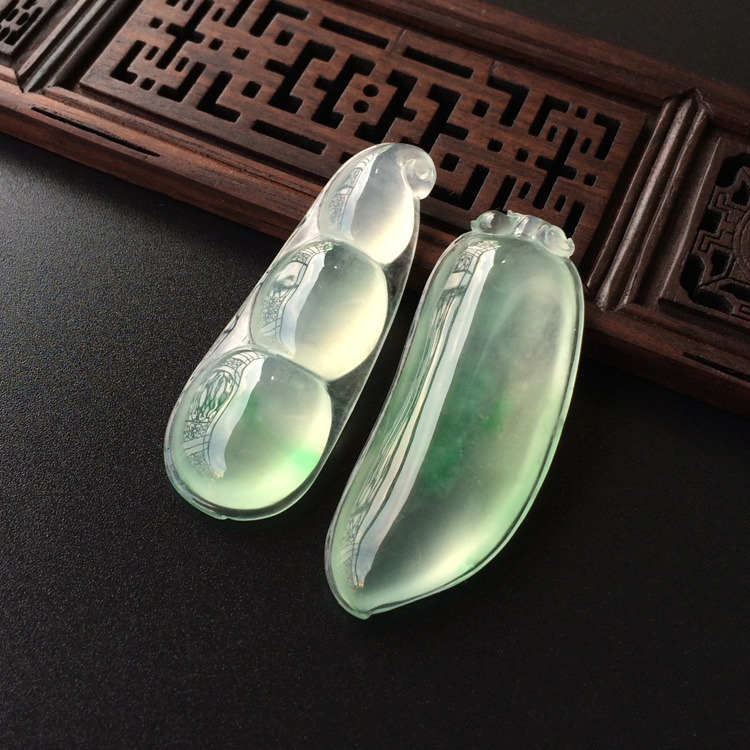 (超值推荐)冰玻种飘绿花四季豆/福瓜挂件(一对)