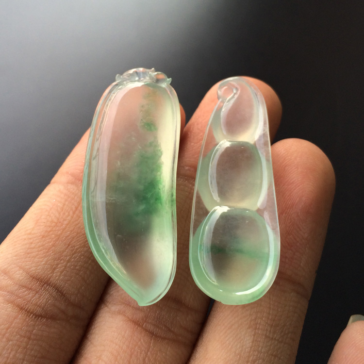 (超值推荐)冰玻种飘绿花四季豆/福瓜挂件(一对)