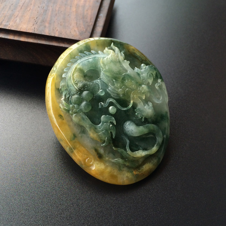 (超值推荐)糯冰种黄翡飘花龙牌挂件