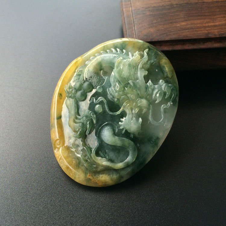 (超值推荐)糯冰种黄翡飘花龙牌挂件