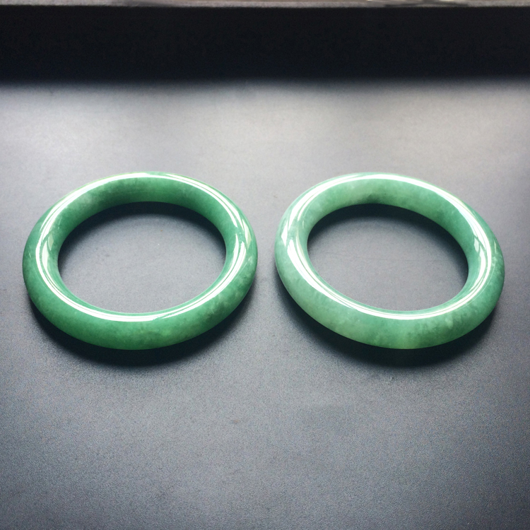 (超值推荐)糯冰种豆色圆条手镯(一对)(53.5mm/52.9mm)