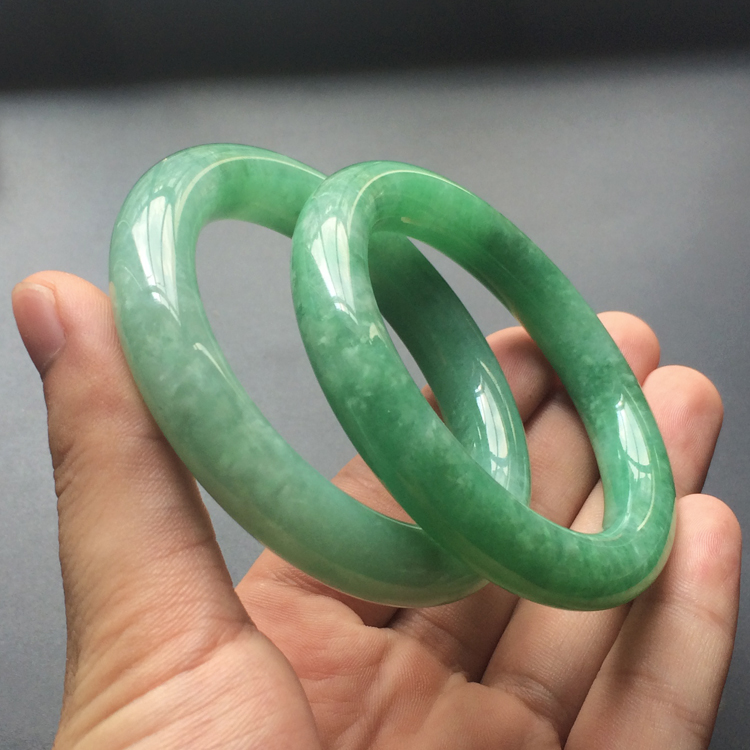 (超值推荐)糯冰种豆色圆条手镯(一对)(53.5mm/52.9mm)