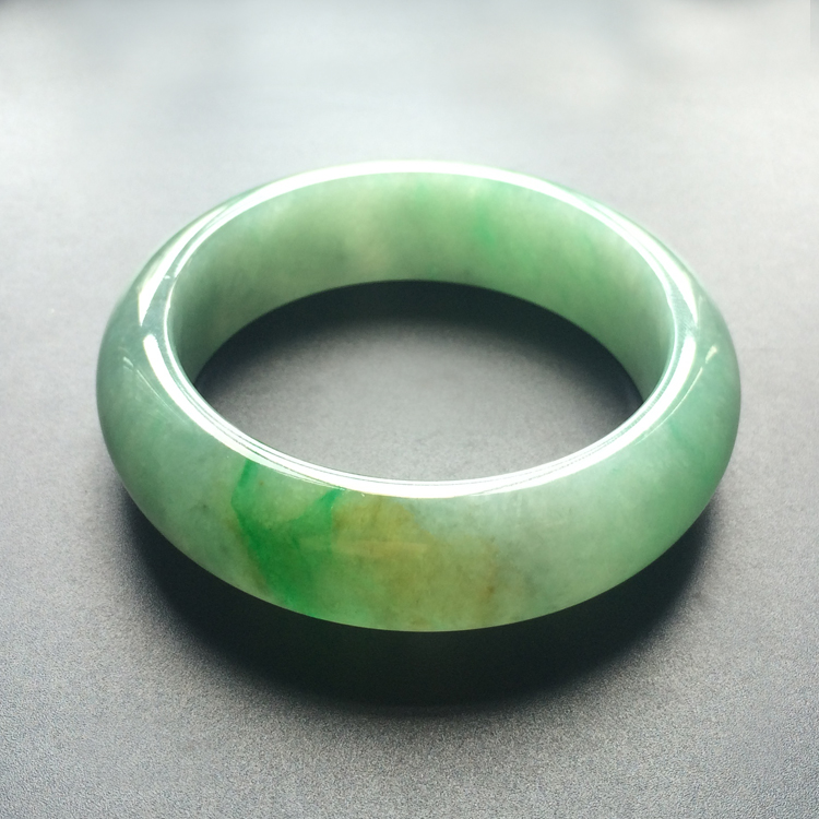 (超值推荐)糯冰种飘阳绿略带黄翡手镯(55.6mm)