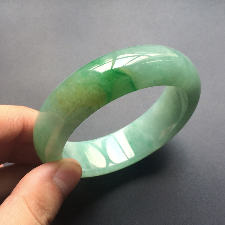 (超值推荐)糯冰种飘阳绿略带黄翡手镯(55.6mm)