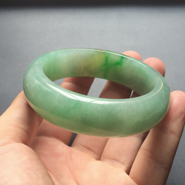 (超值推荐)糯冰种飘阳绿略带黄翡手镯(55.6mm)