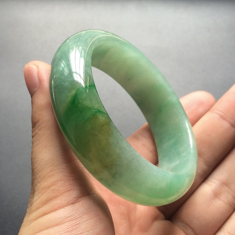 (超值推荐)糯冰种飘阳绿略带黄翡手镯(55.6mm)