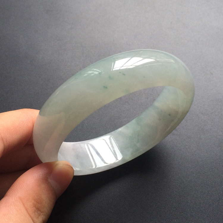 (超值推荐)糯冰种略飘花手镯(58.3mm)