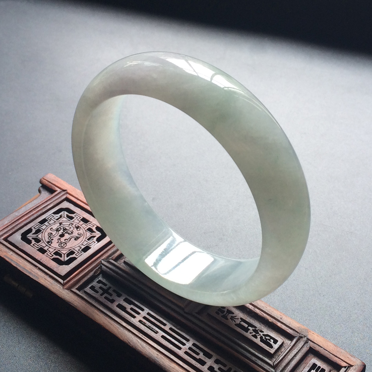 (超值推荐)糯冰种略飘花手镯(58.3mm)