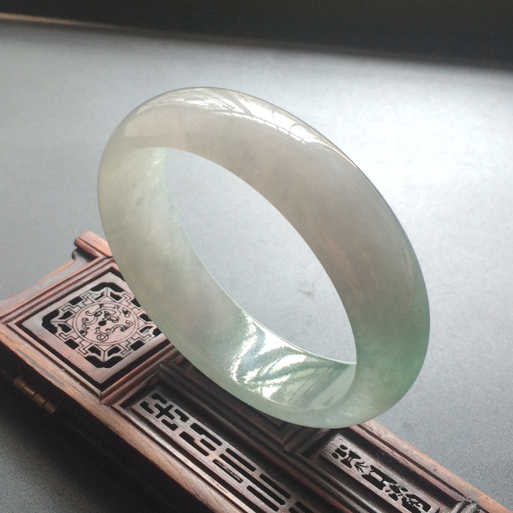 (超值推荐)冰种晴水贵妃镯(56.1mm-47.5mm)