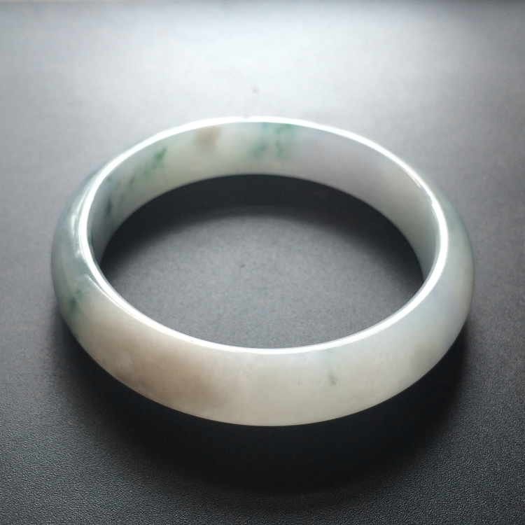 (超值推荐)糯冰种飘花略带紫罗兰手镯(56mm)
