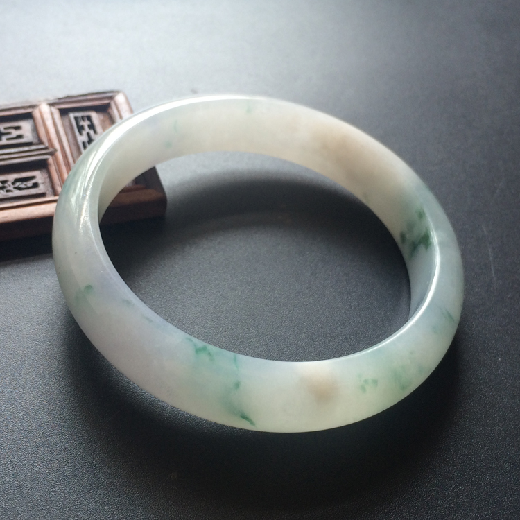 (超值推荐)糯冰种飘花略带紫罗兰手镯(56mm)