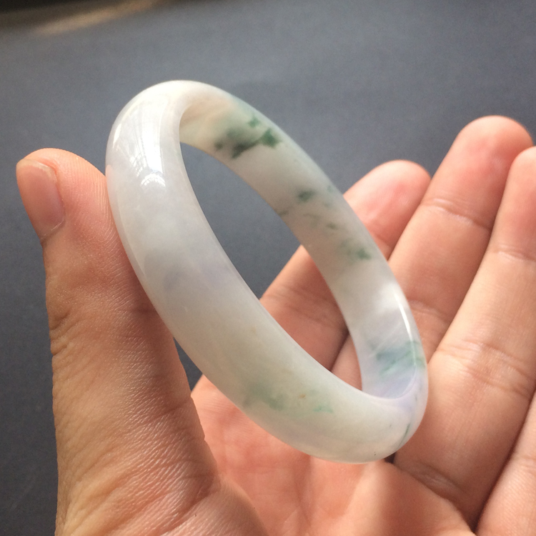 (超值推荐)糯冰种飘花略带紫罗兰手镯(56mm)