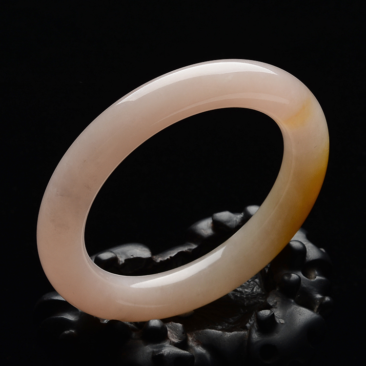 (超值推荐)糯冰种湘妃粉带黄翡圆条手镯(57.8mm)