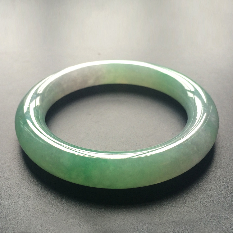 (超值推荐)糯冰种晴水略飘翠圆条手镯(58mm)