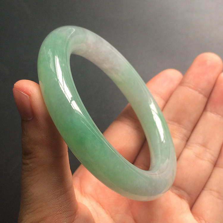 (超值推荐)糯冰种晴水略飘翠圆条手镯(58mm)