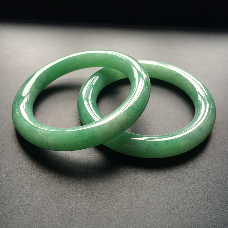(超值推荐)糯冰种浅绿圆条手镯(一对)(58.8mm/58.1mm)