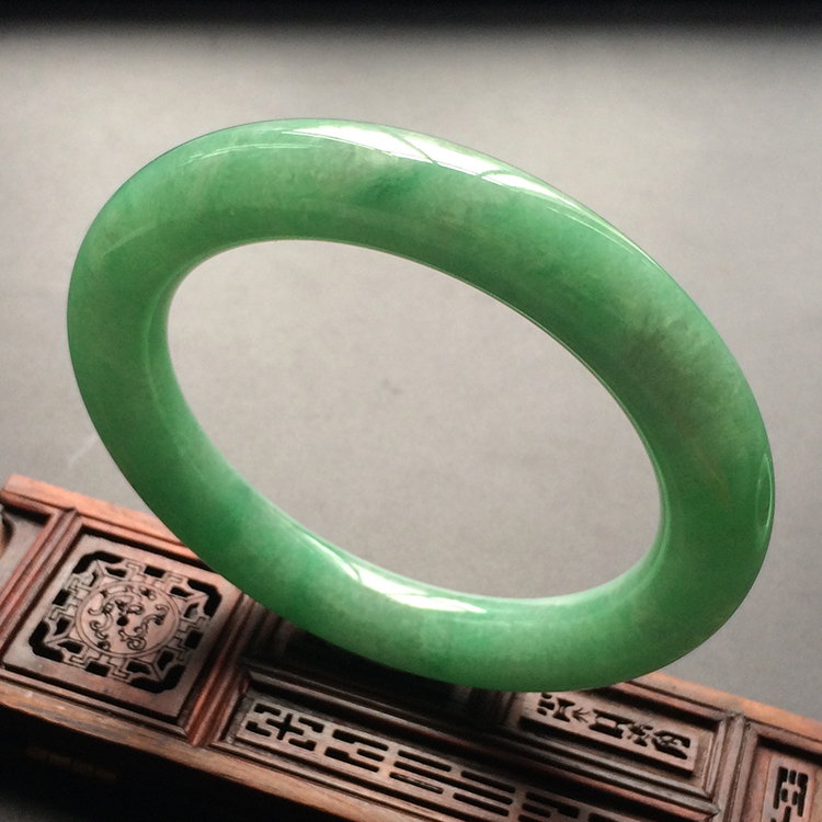 (超值推荐)糯冰种浅绿圆条手镯(一对)(58.8mm/58.1mm)