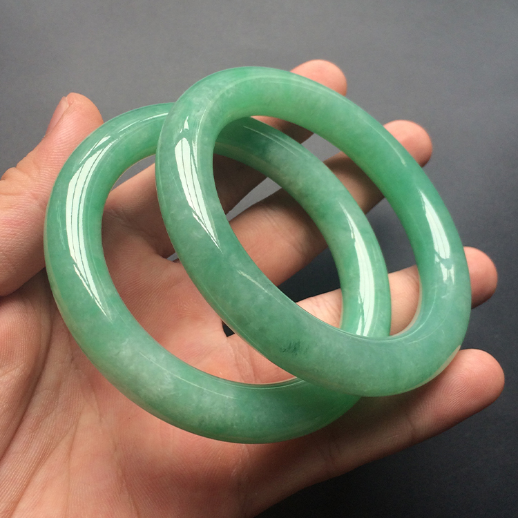 (超值推荐)糯冰种浅绿圆条手镯(一对)(58.8mm/58.1mm)