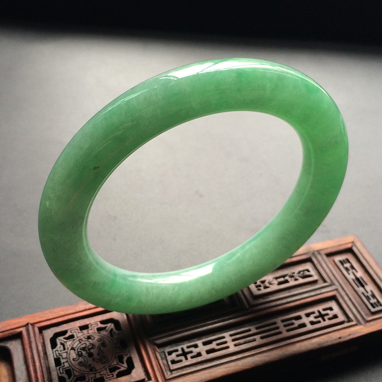 (超值推荐)糯冰种浅绿圆条手镯(一对)(58.8mm/58.1mm)