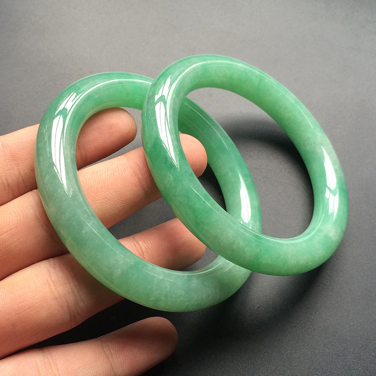 (超值推荐)糯冰种浅绿圆条手镯(一对)(58.8mm/58.1mm)