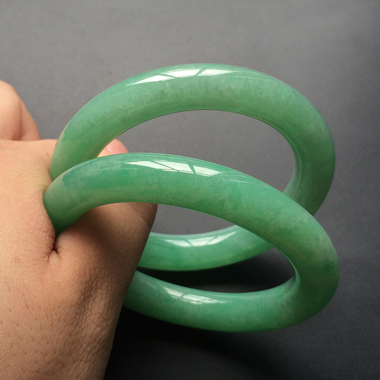 (超值推荐)糯冰种浅绿圆条手镯(一对)(58.8mm/58.1mm)
