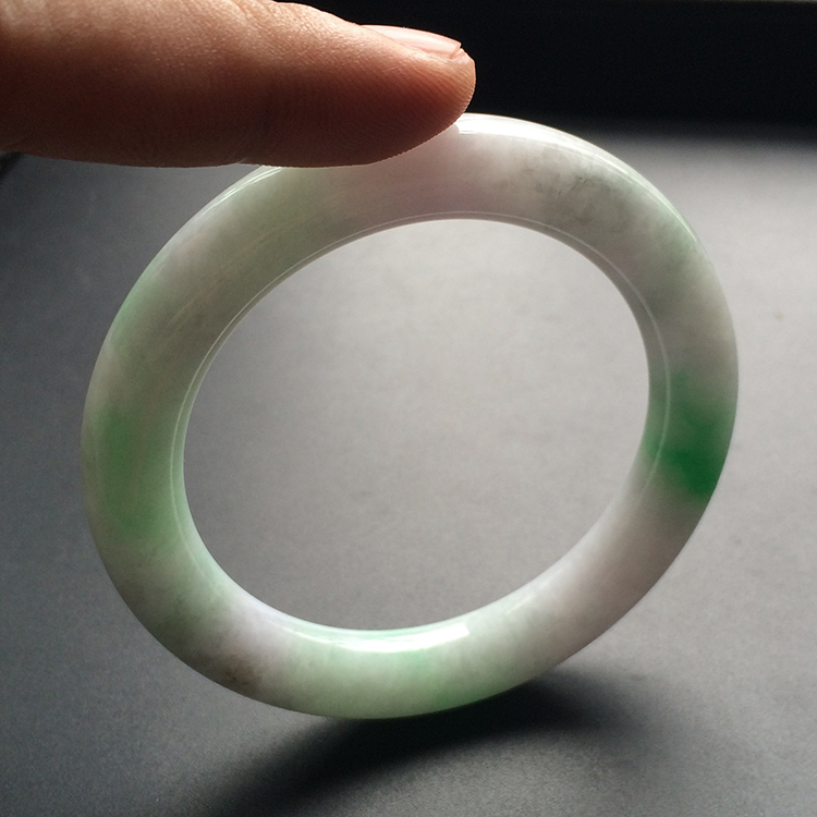 (超值推荐)糯冰种春带彩圆条手镯(57.8mm)