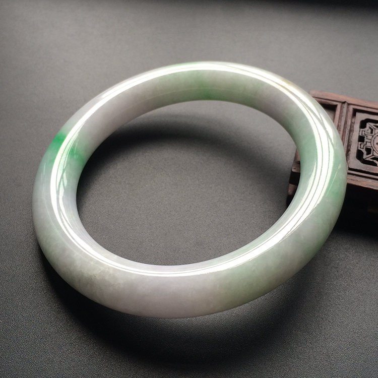 (超值推荐)糯冰种春带彩圆条手镯(57.8mm)