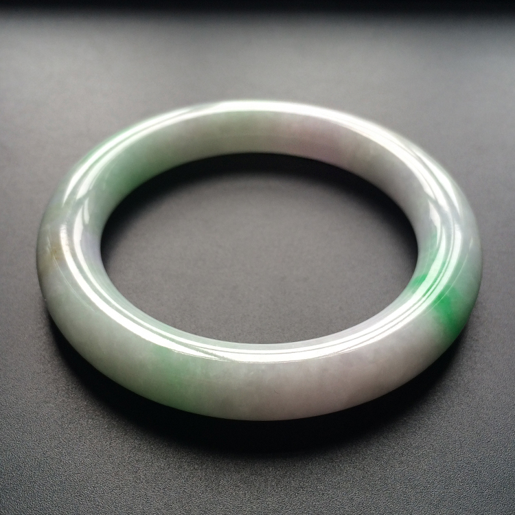 (超值推荐)糯冰种春带彩圆条手镯(57.8mm)
