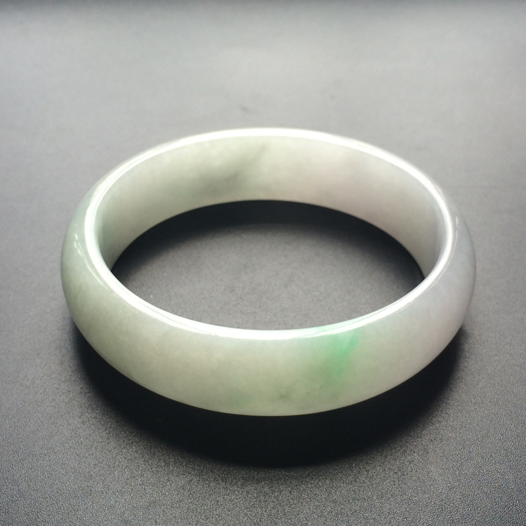 (超值推荐)糯冰种淡春带彩贵妃镯(57.8mm-50.7mm)