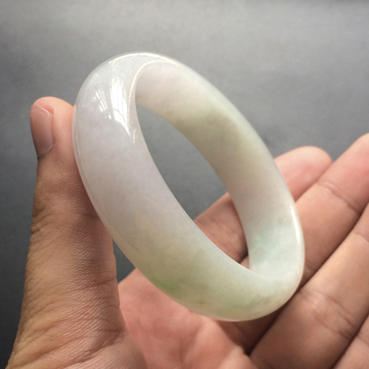(超值推荐)糯冰种淡春带彩贵妃镯(57.8mm-50.7mm)
