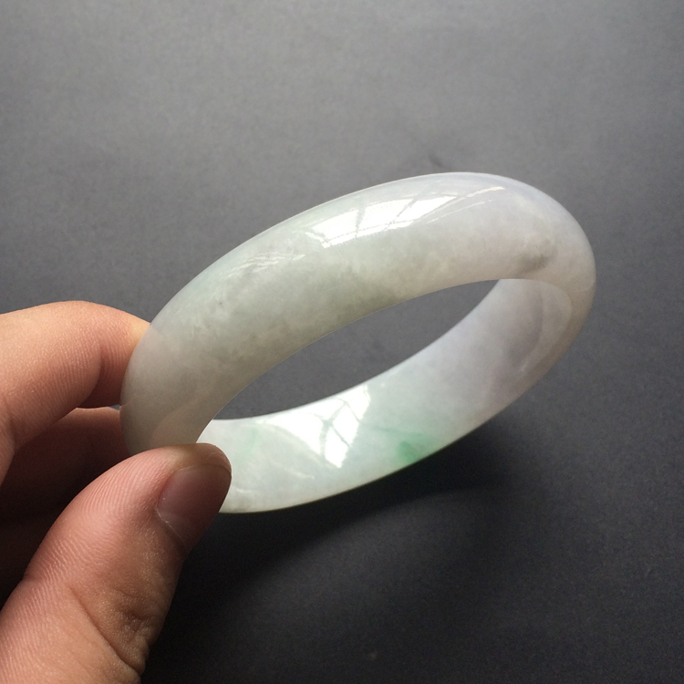(超值推荐)糯冰种淡春带彩贵妃镯(57.8mm-50.7mm)