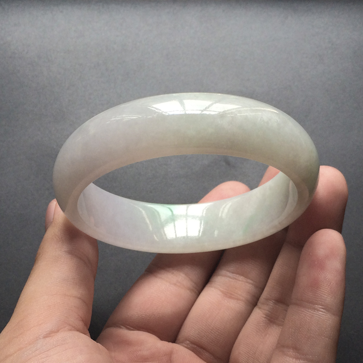 (超值推荐)糯冰种淡春带彩贵妃镯(57.8mm-50.7mm)