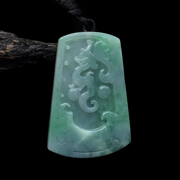 糯冰种飘花龙牌挂件