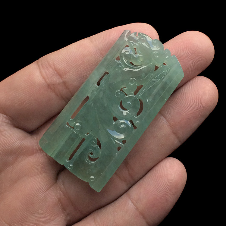 (超值推荐)冰种晴水仿古龙牌挂件